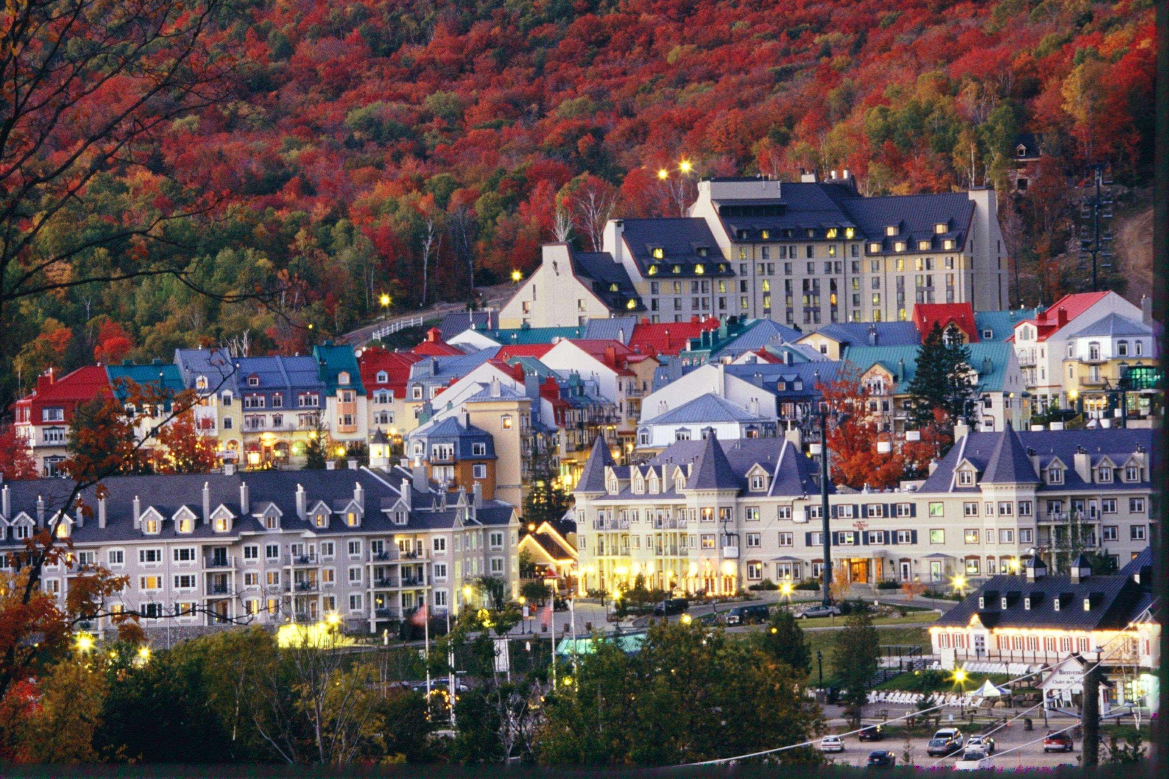 Hotel Fairmont Tremblant Esterno foto The Village at Stowe