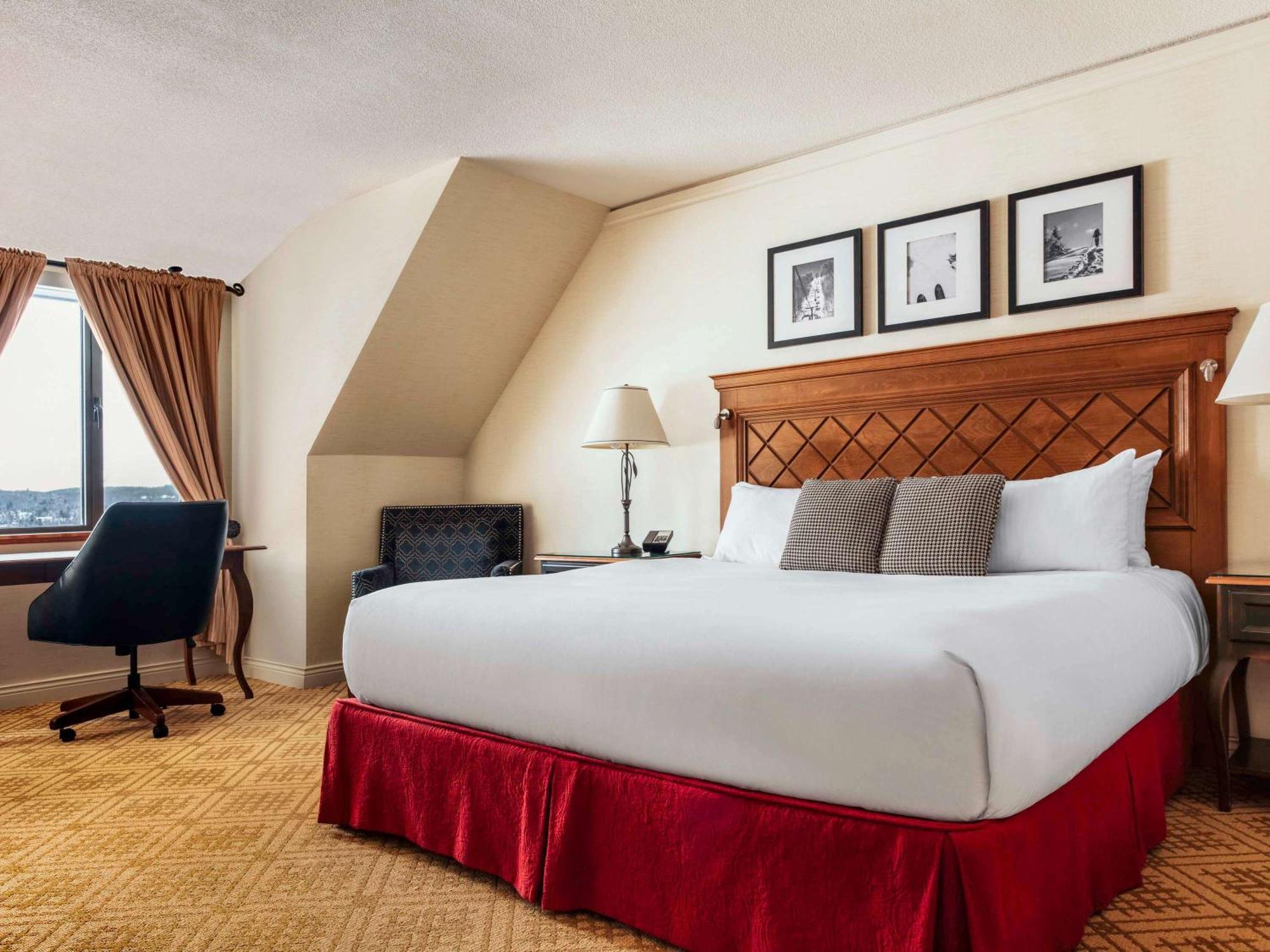 Hotel Fairmont Tremblant Esterno foto A guest room at the Hotel Commonwealth