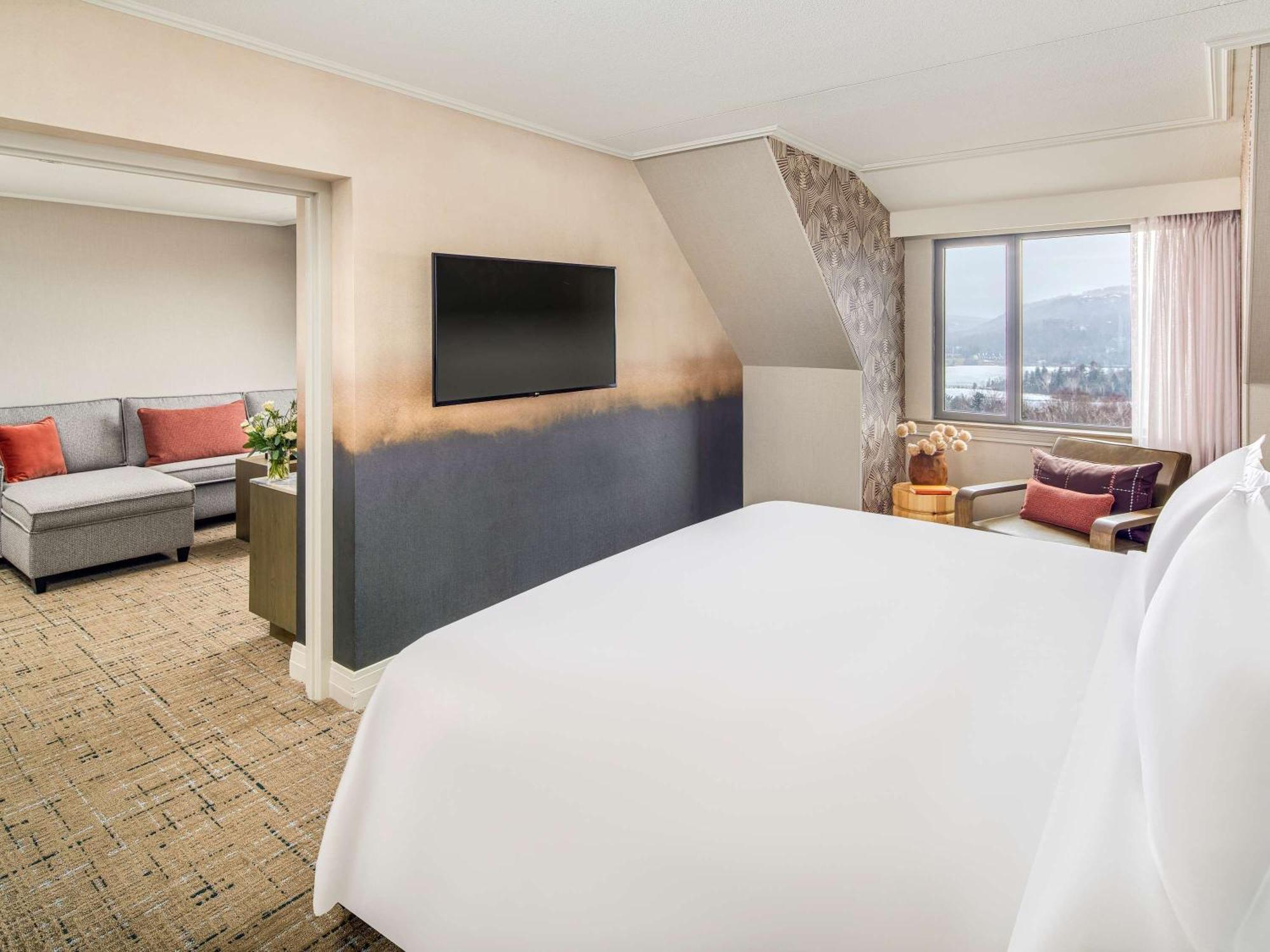 Hotel Fairmont Tremblant Esterno foto A suite at the Westin Vancouver Airport