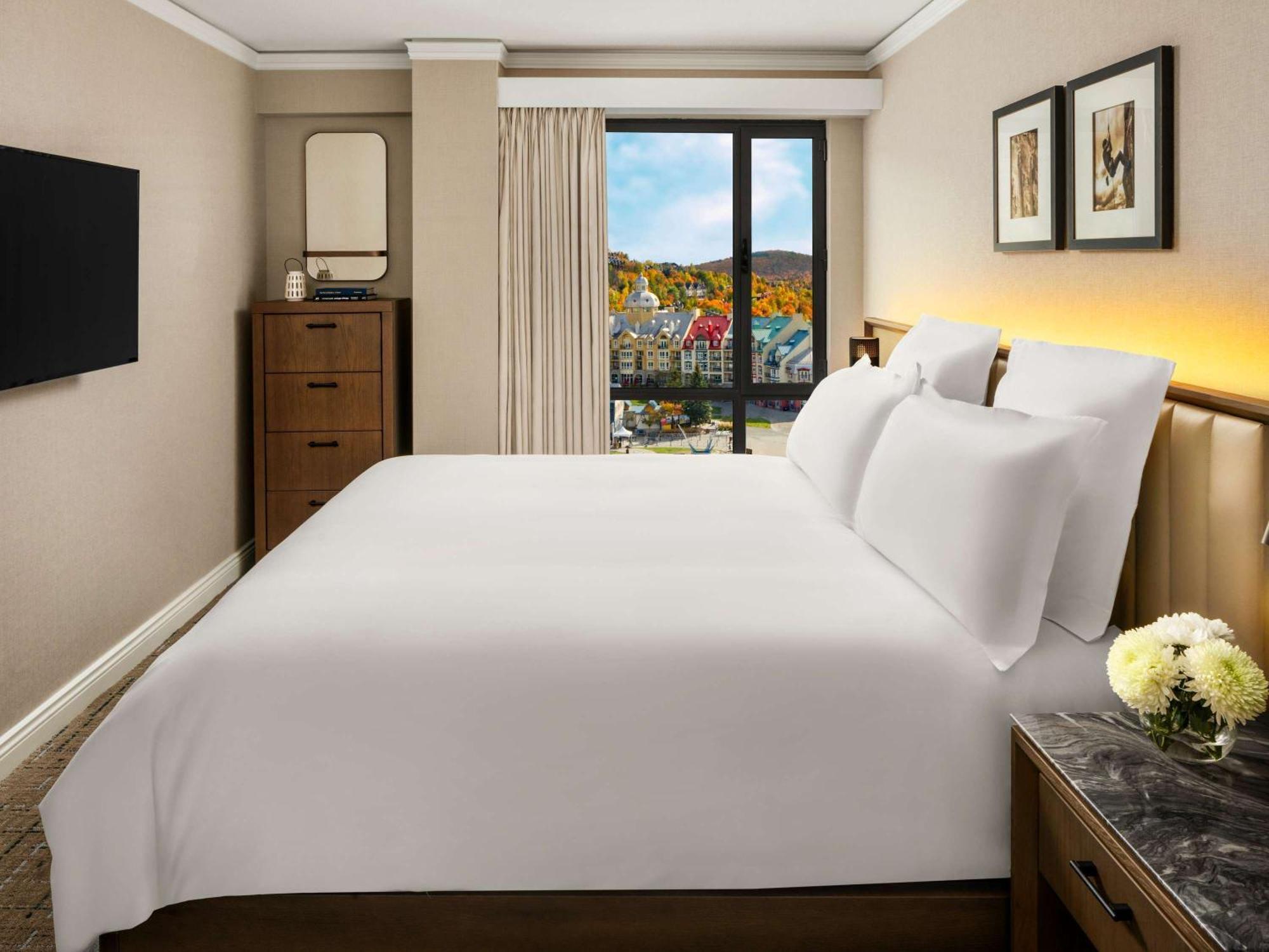Hotel Fairmont Tremblant Esterno foto A bedroom