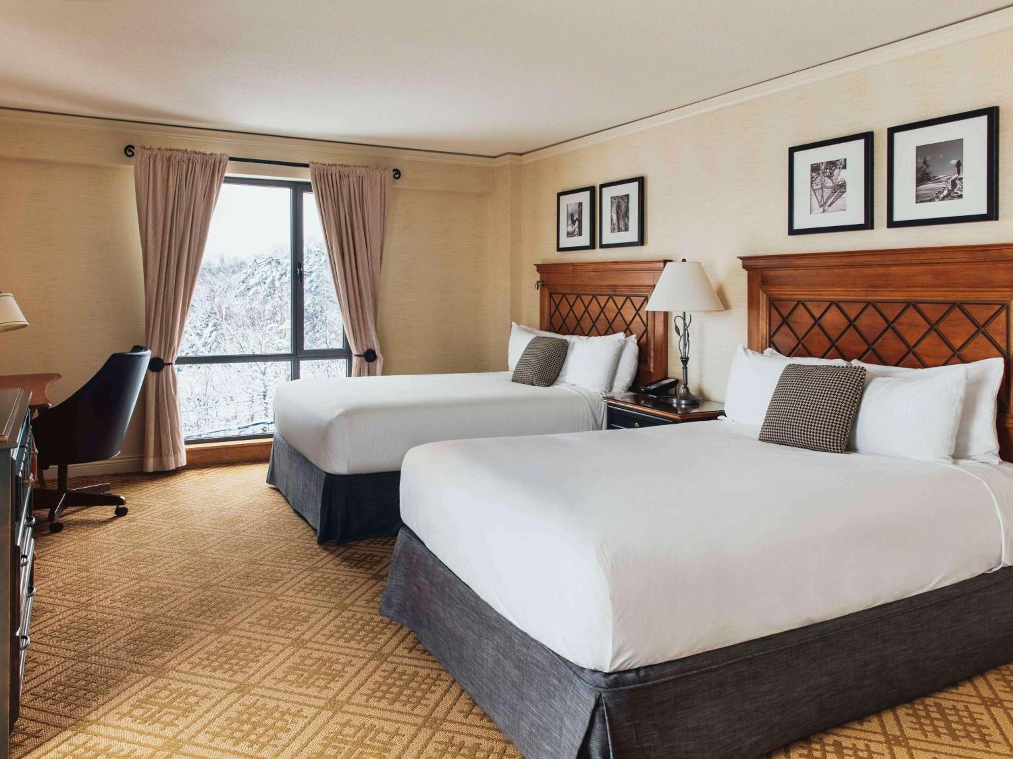 Hotel Fairmont Tremblant Esterno foto A guest room at the Hotel Tellus